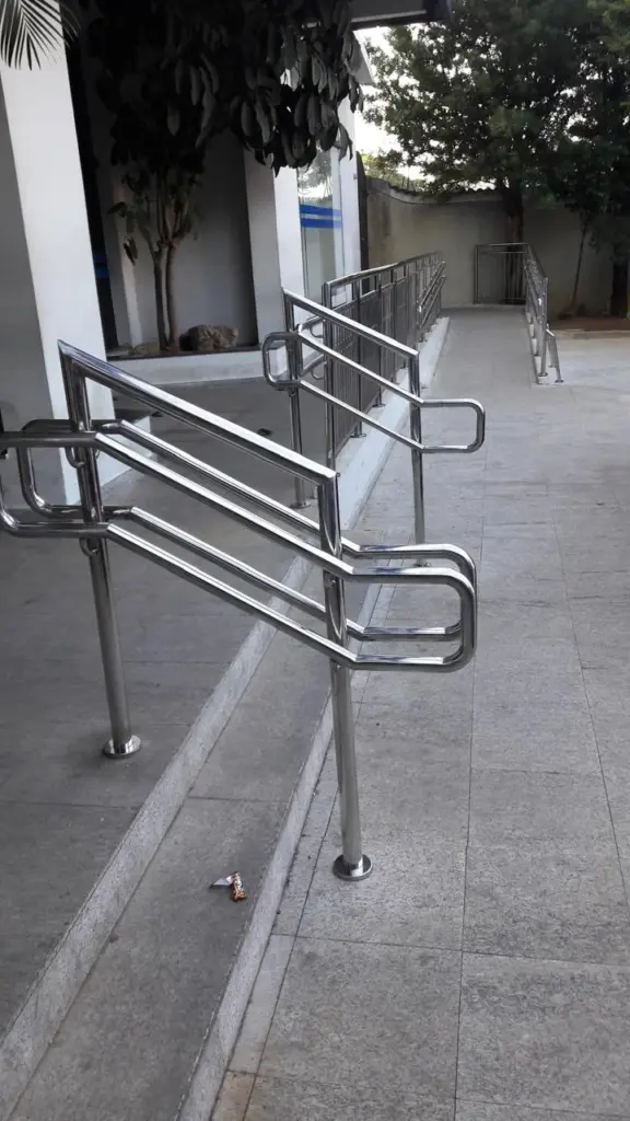 CORRIMÃO EM INOX